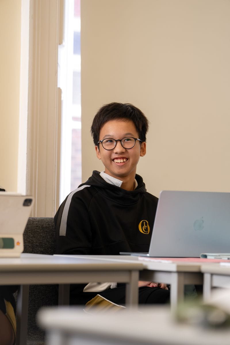 Hear from our Students & Families | Oxford International College (OIC) Brighton - Image-50-50 checklist - OIC 1